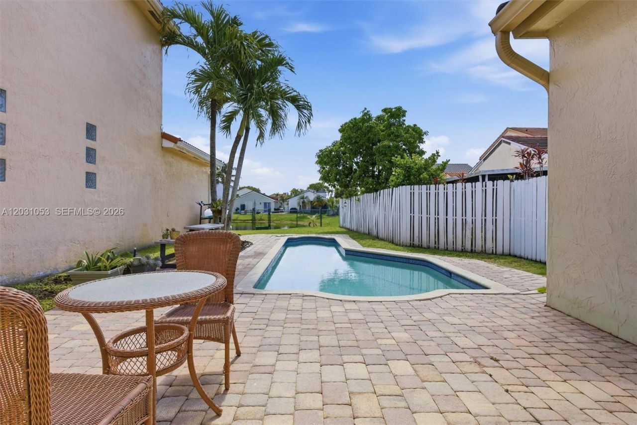 2160 NW 188th Ter , Pembroke Pines, FL 33029 Photo