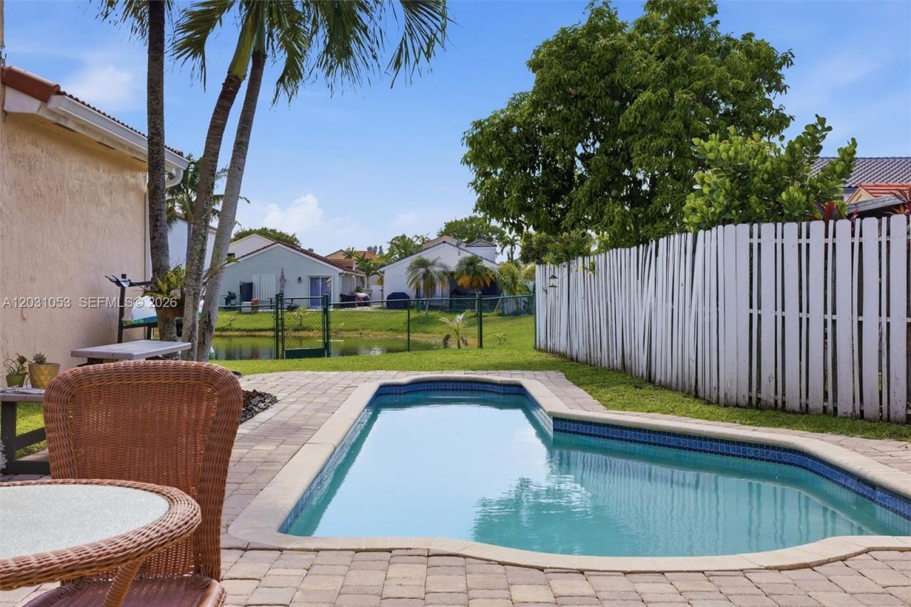 2160 NW 188th Ter , Pembroke Pines, FL 33029 Photo