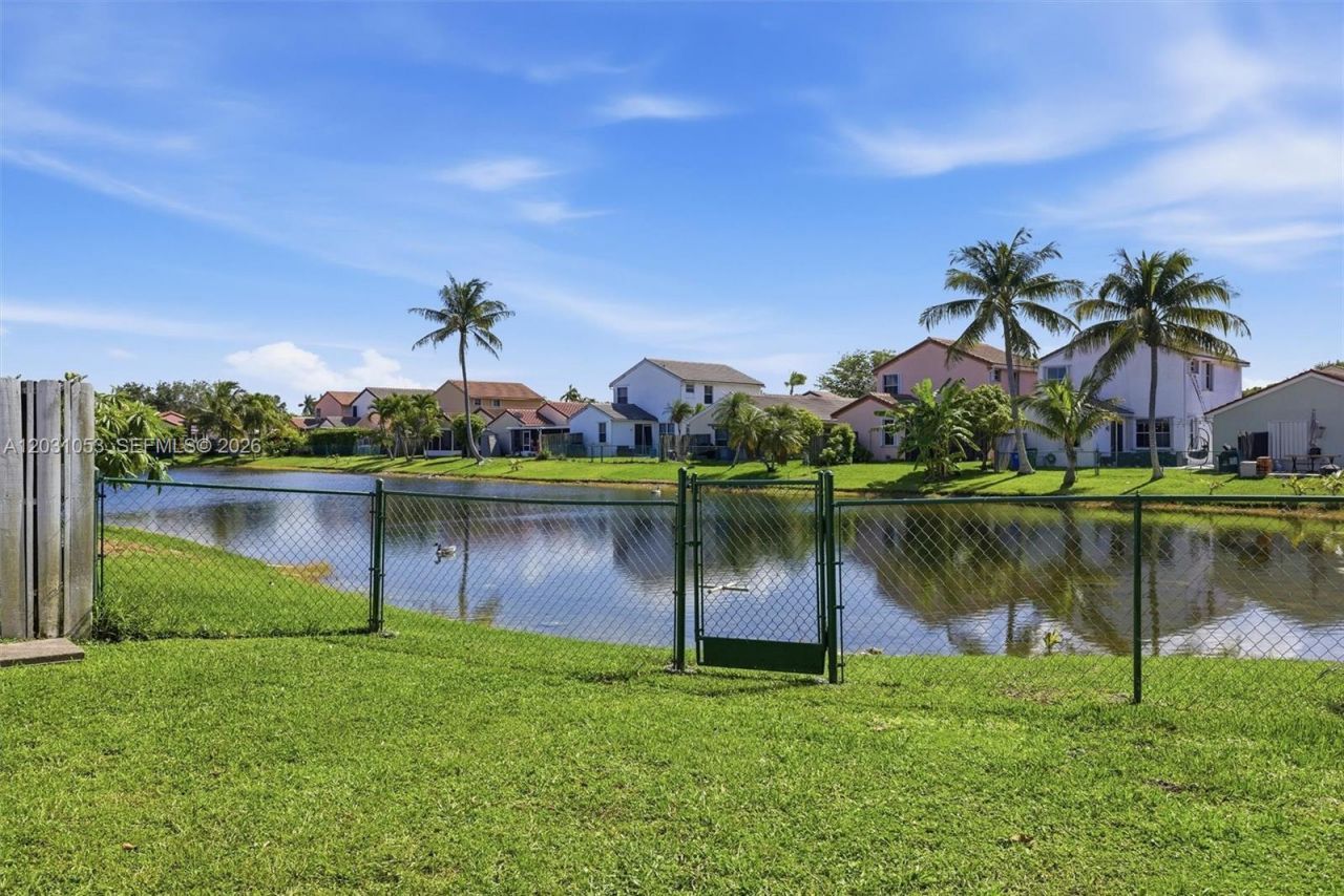 2160 NW 188th Ter , Pembroke Pines, FL 33029 Photo