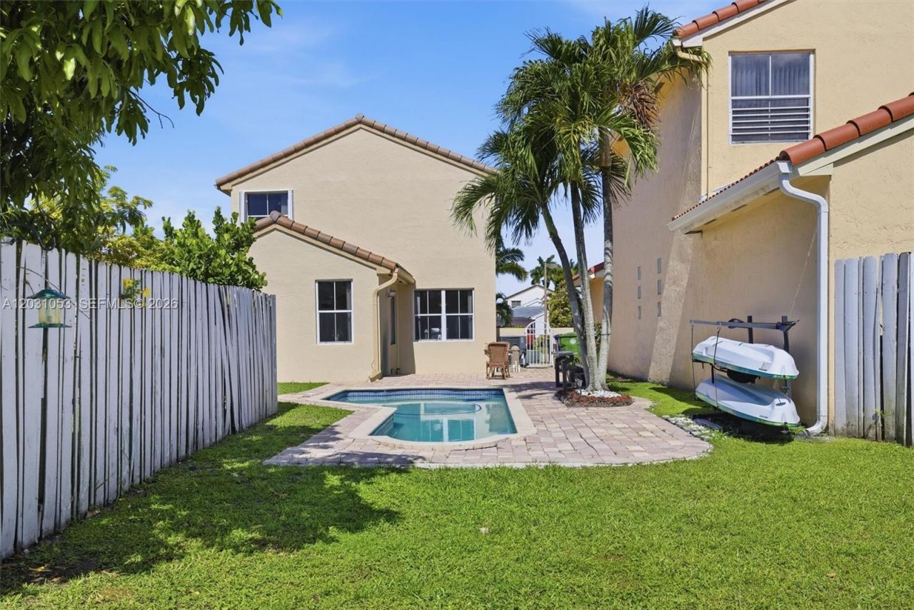 2160 NW 188th Ter , Pembroke Pines, FL 33029 Photo