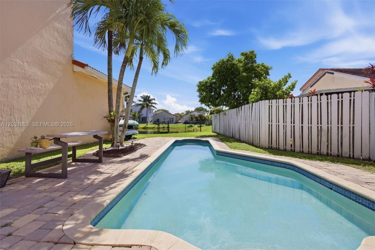 2160 NW 188th Ter , Pembroke Pines, FL 33029 Photo