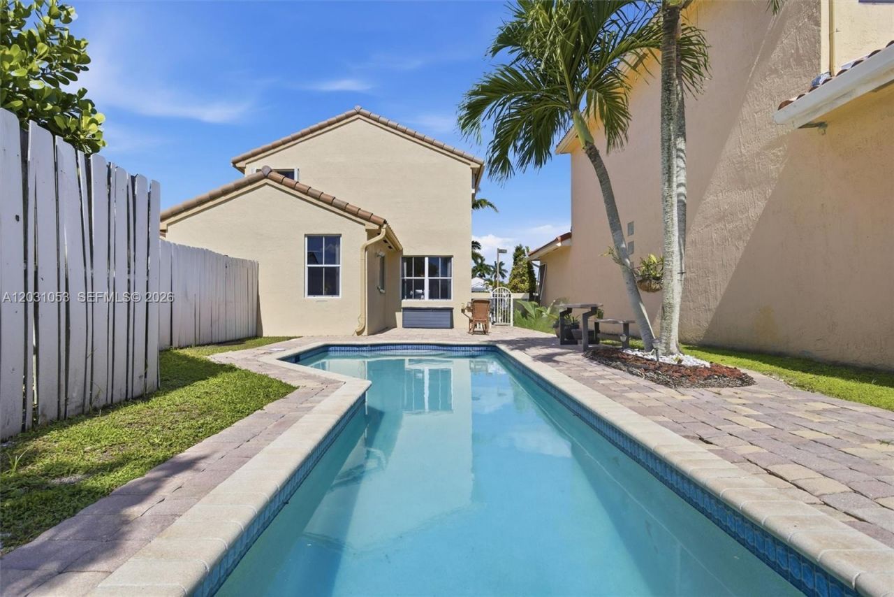 2160 NW 188th Ter , Pembroke Pines, FL 33029 Photo