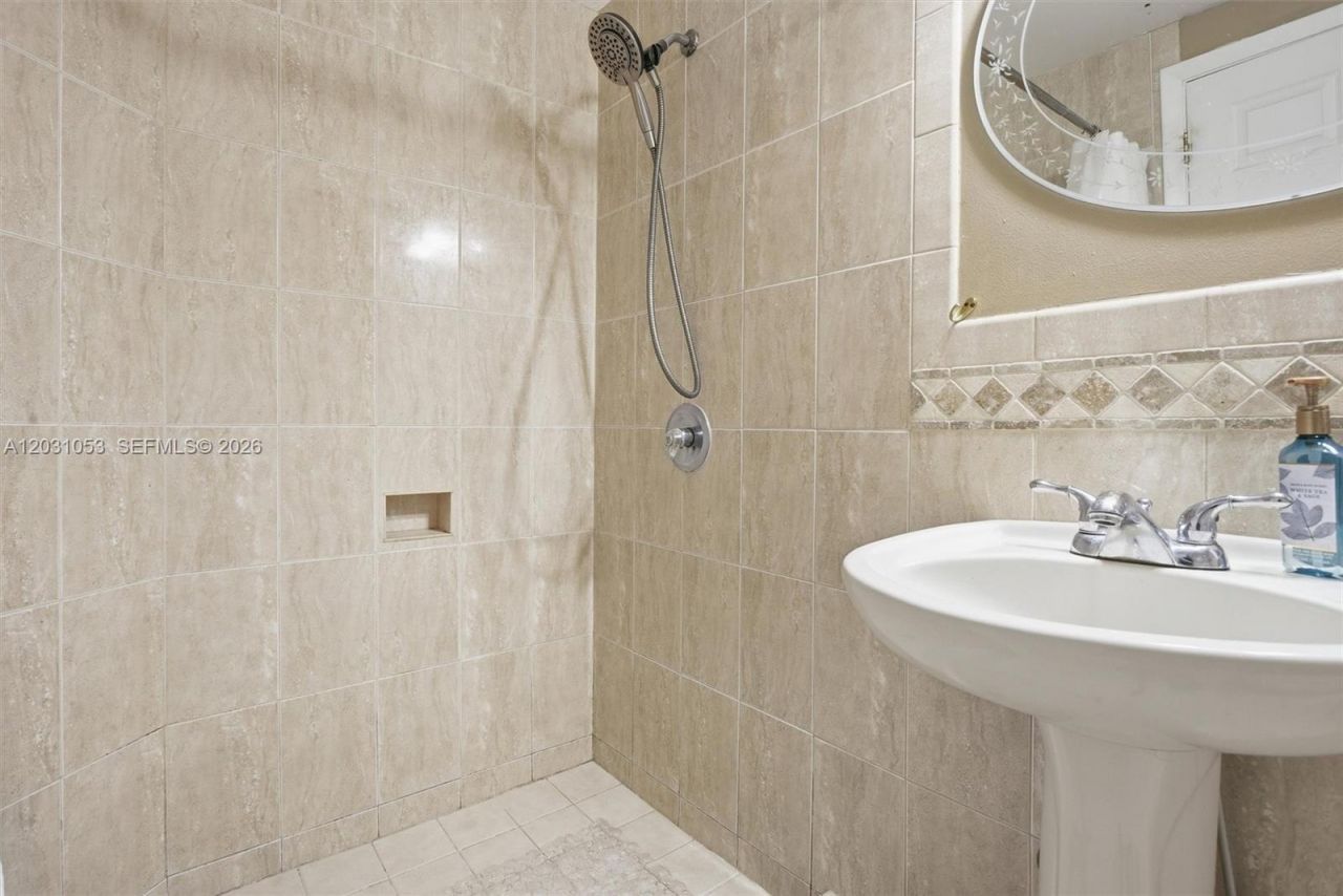 2160 NW 188th Ter , Pembroke Pines, FL 33029 Photo