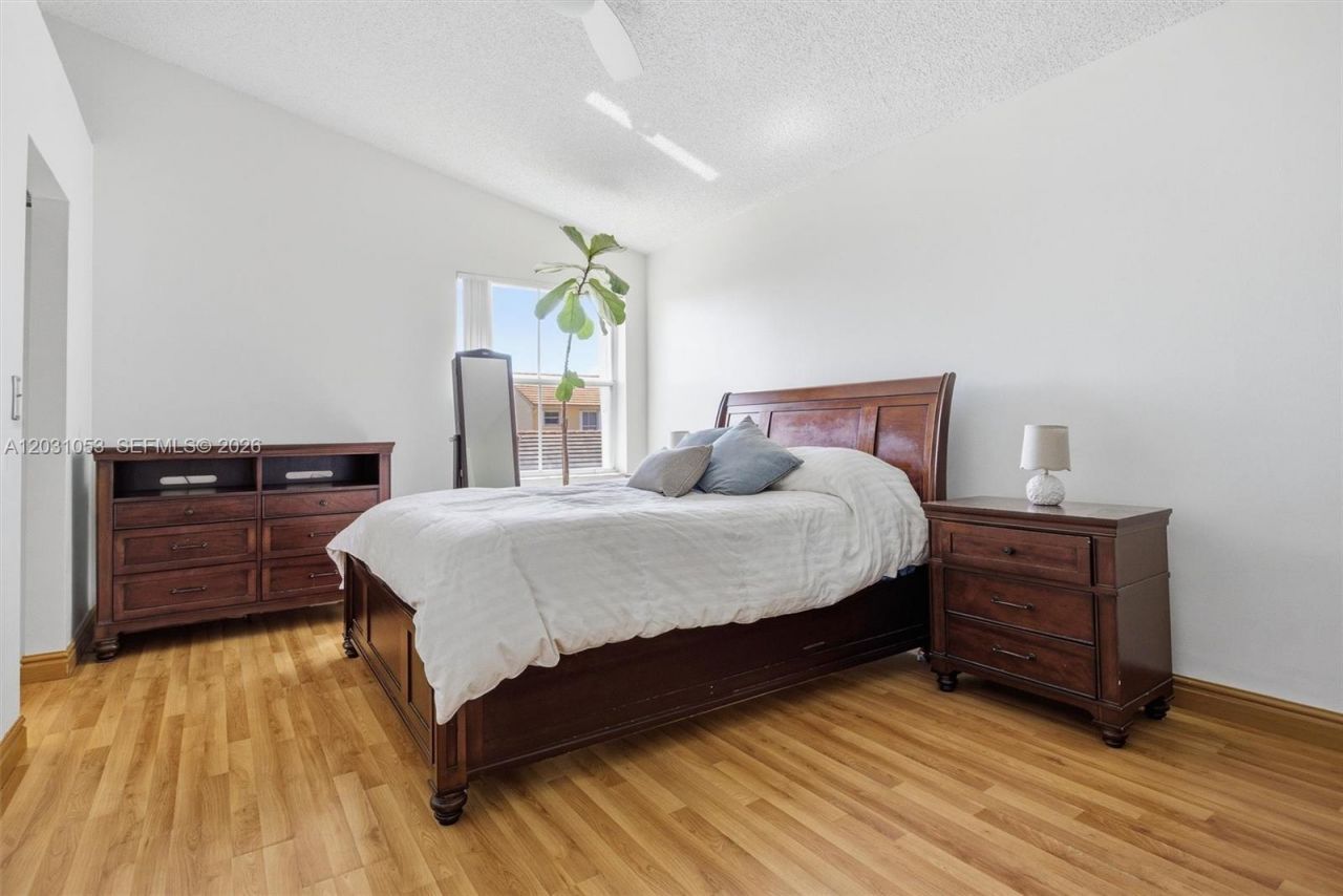 2160 NW 188th Ter , Pembroke Pines, FL 33029 Photo
