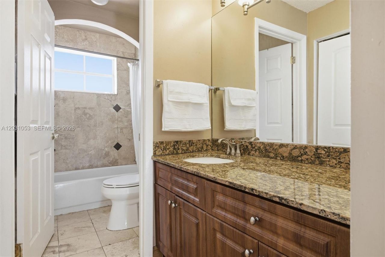 2160 NW 188th Ter , Pembroke Pines, FL 33029 Photo