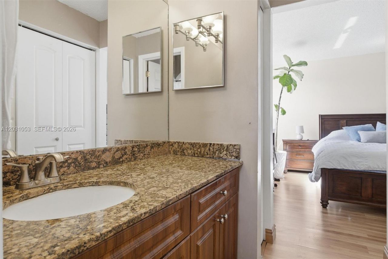 2160 NW 188th Ter , Pembroke Pines, FL 33029 Photo