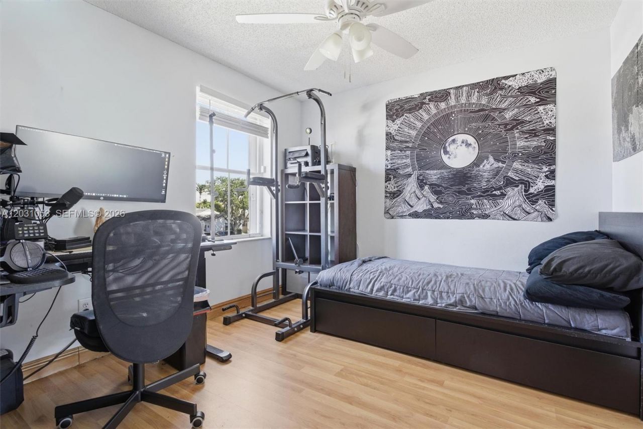 2160 NW 188th Ter , Pembroke Pines, FL 33029 Photo