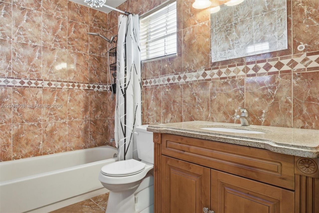 2160 NW 188th Ter , Pembroke Pines, FL 33029 Photo