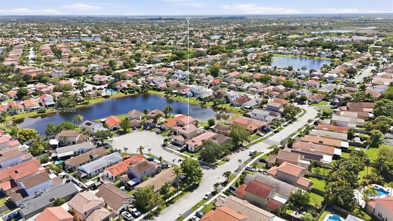 2160 NW 188th Ter , Pembroke Pines, FL 33029 Photo