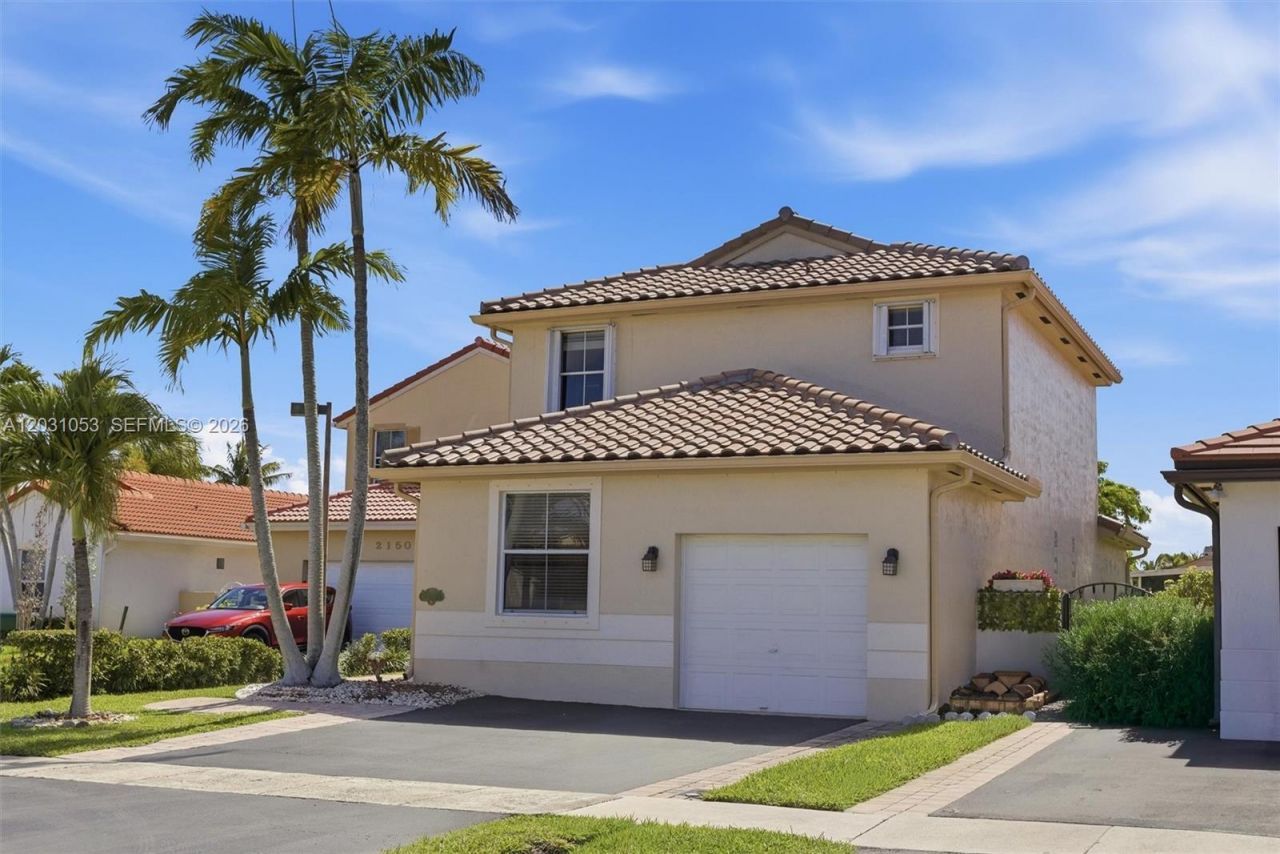 2160 NW 188th Ter , Pembroke Pines, FL 33029 Photo