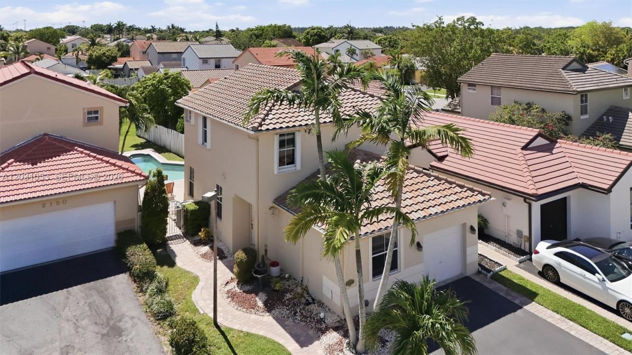2160 NW 188th Ter , Pembroke Pines, FL 33029 Photo