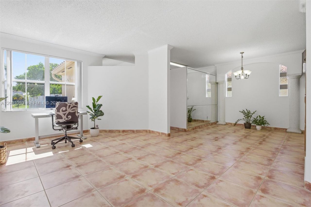 2160 NW 188th Ter , Pembroke Pines, FL 33029 Photo
