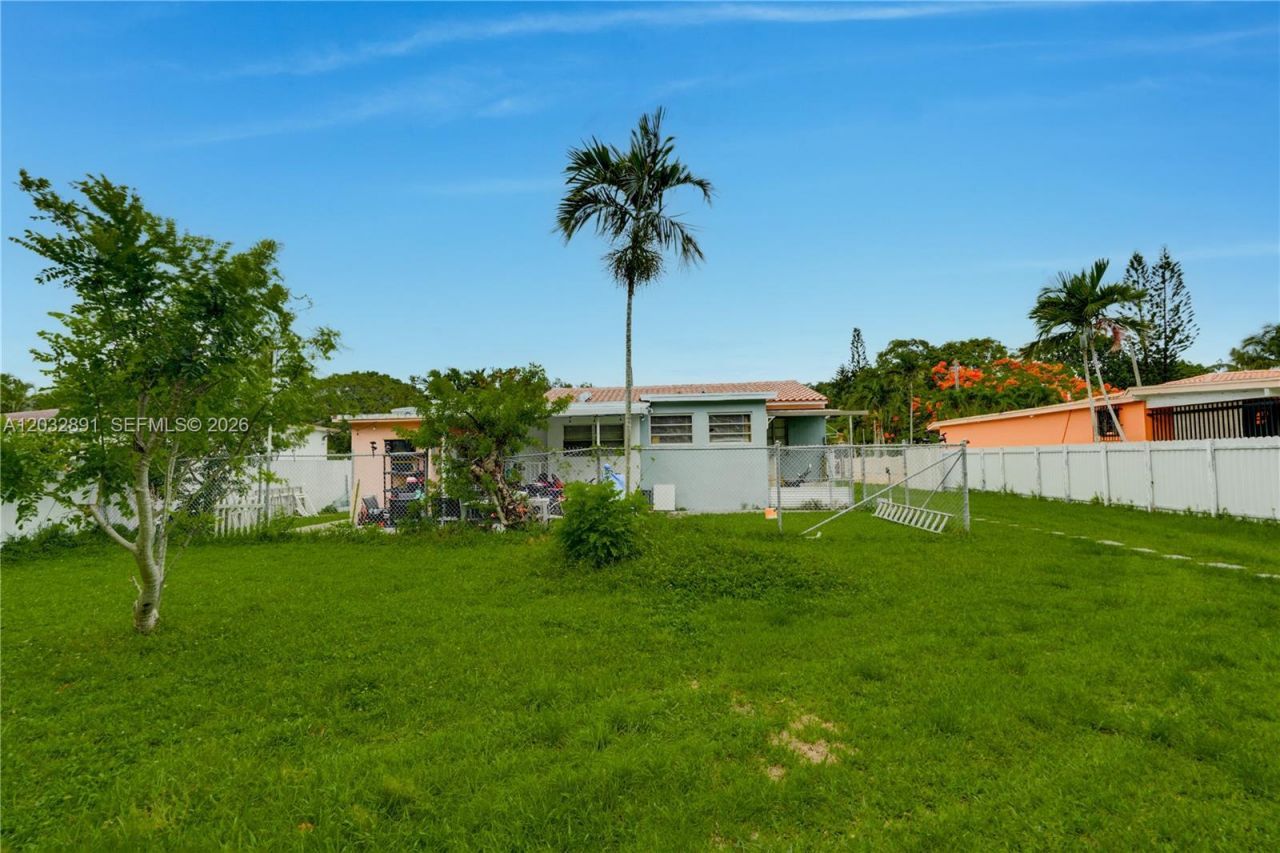 5860 SW 19th St , Miami, FL 33155 Photo