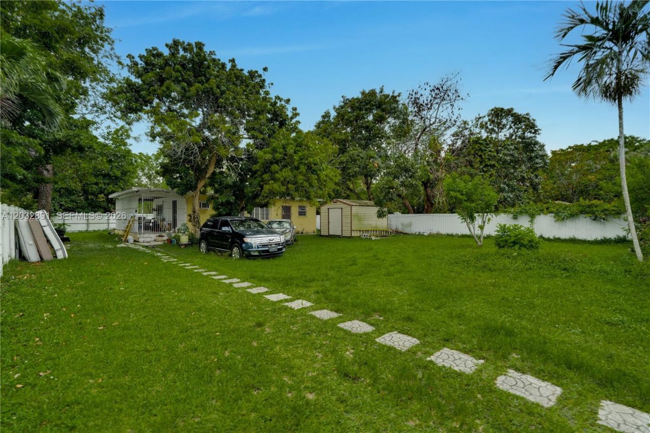 5860 SW 19th St , Miami, FL 33155 Photo