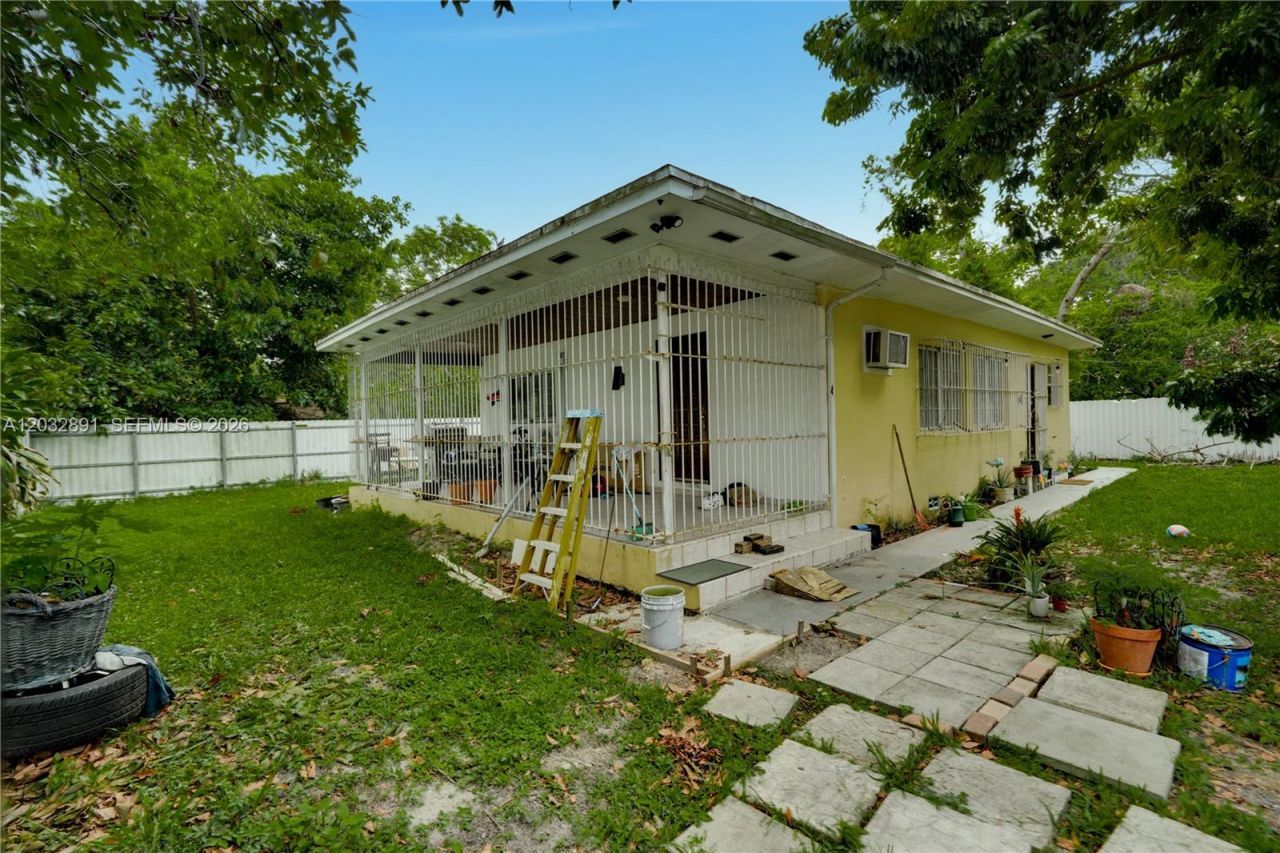 5860 SW 19th St , Miami, FL 33155 Photo