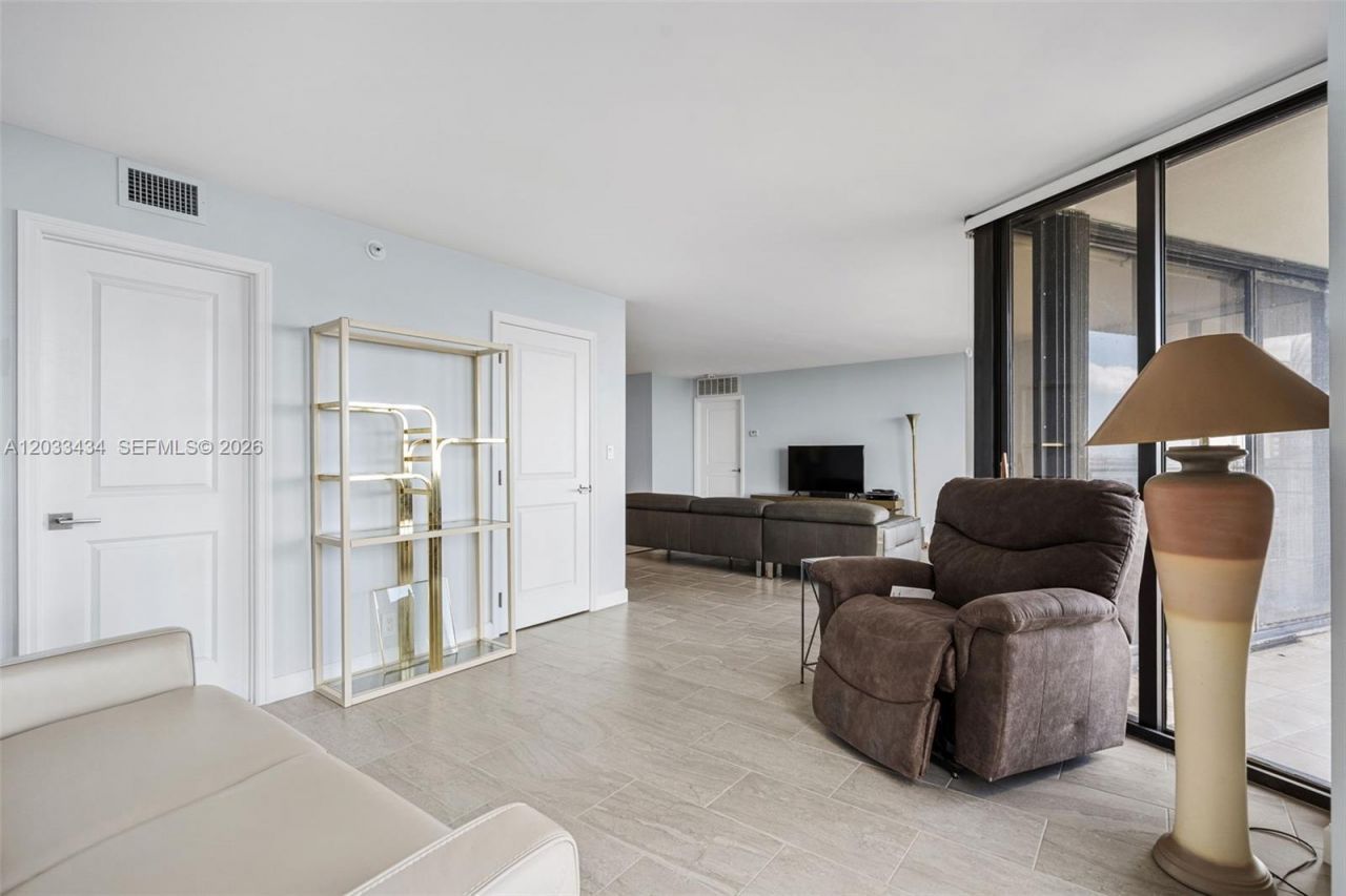 1000 Quayside Ter , Unit 1604, Miami, FL 33138 Photo