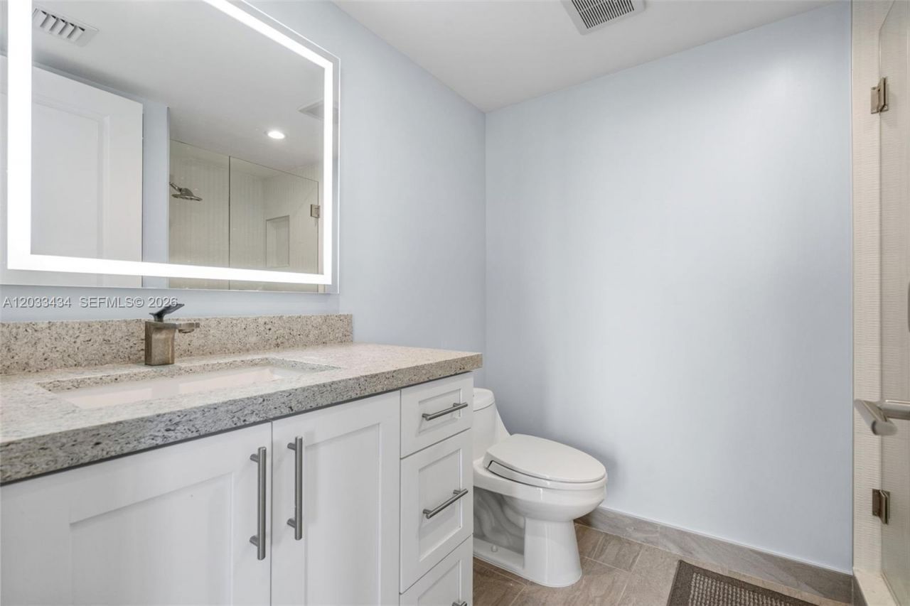 1000 Quayside Ter , Unit 1604, Miami, FL 33138 Photo