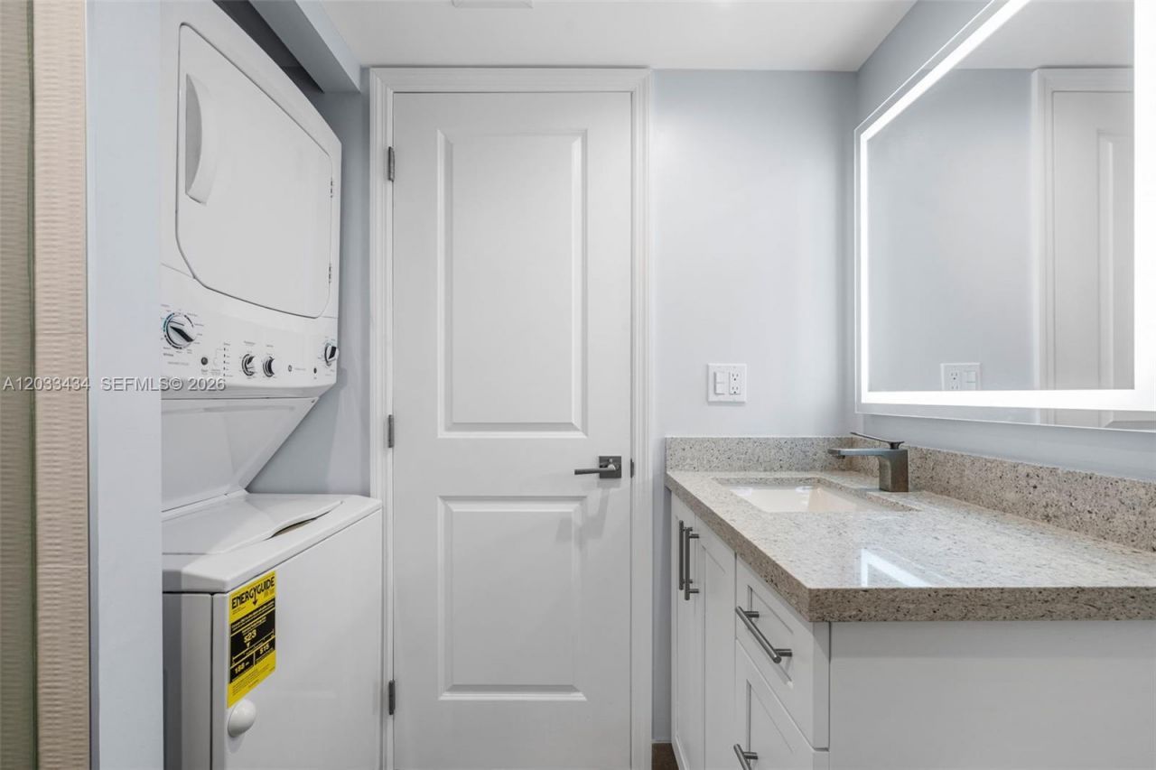 1000 Quayside Ter , Unit 1604, Miami, FL 33138 Photo
