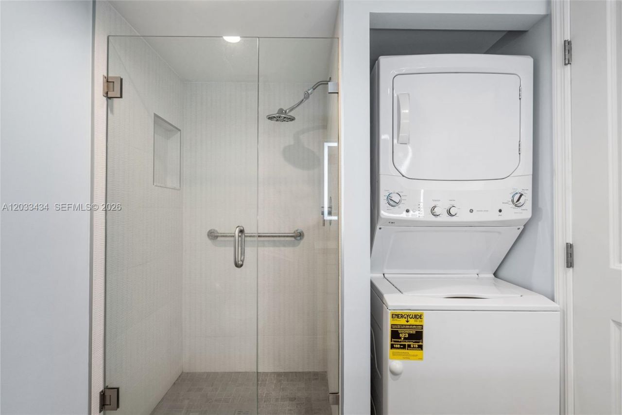 1000 Quayside Ter , Unit 1604, Miami, FL 33138 Photo