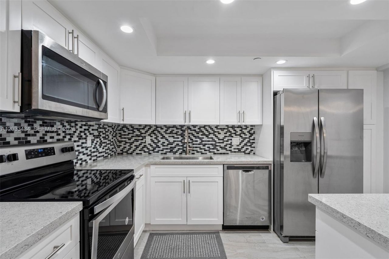 1000 Quayside Ter , Unit 1604, Miami, FL 33138 Photo