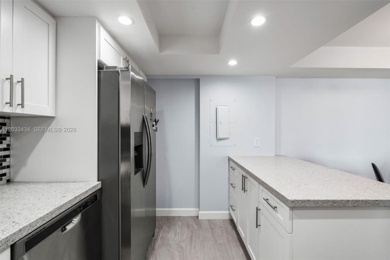 1000 Quayside Ter , Unit 1604, Miami, FL 33138 Photo