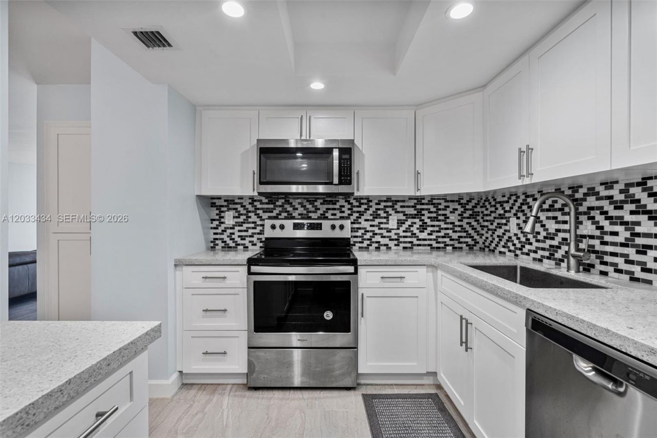 1000 Quayside Ter , Unit 1604, Miami, FL 33138 Photo
