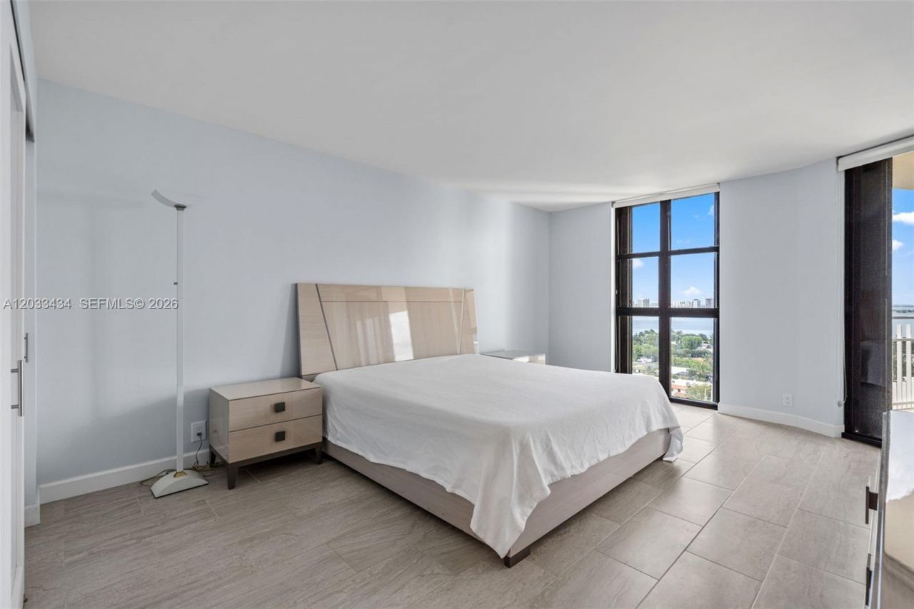1000 Quayside Ter , Unit 1604, Miami, FL 33138 Photo