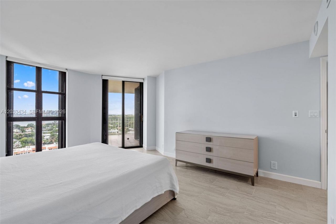 1000 Quayside Ter , Unit 1604, Miami, FL 33138 Photo