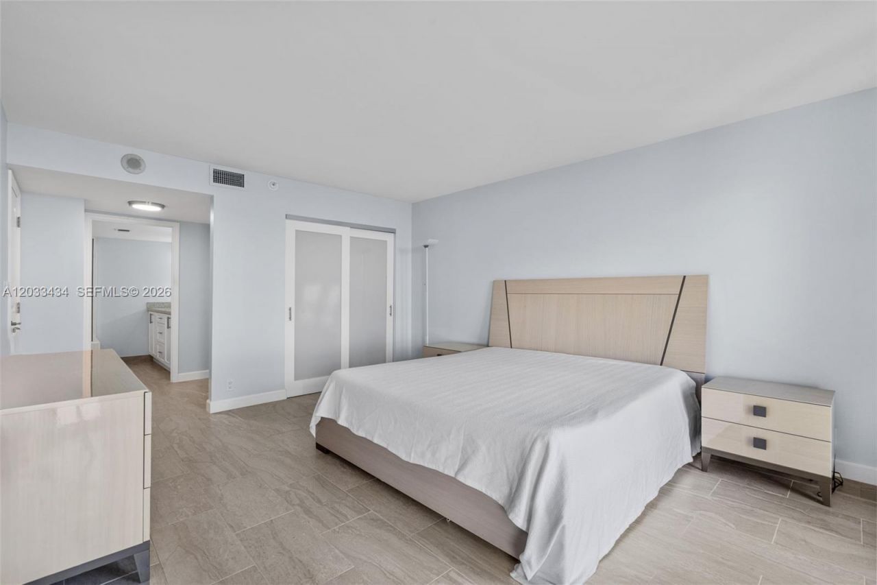 1000 Quayside Ter , Unit 1604, Miami, FL 33138 Photo