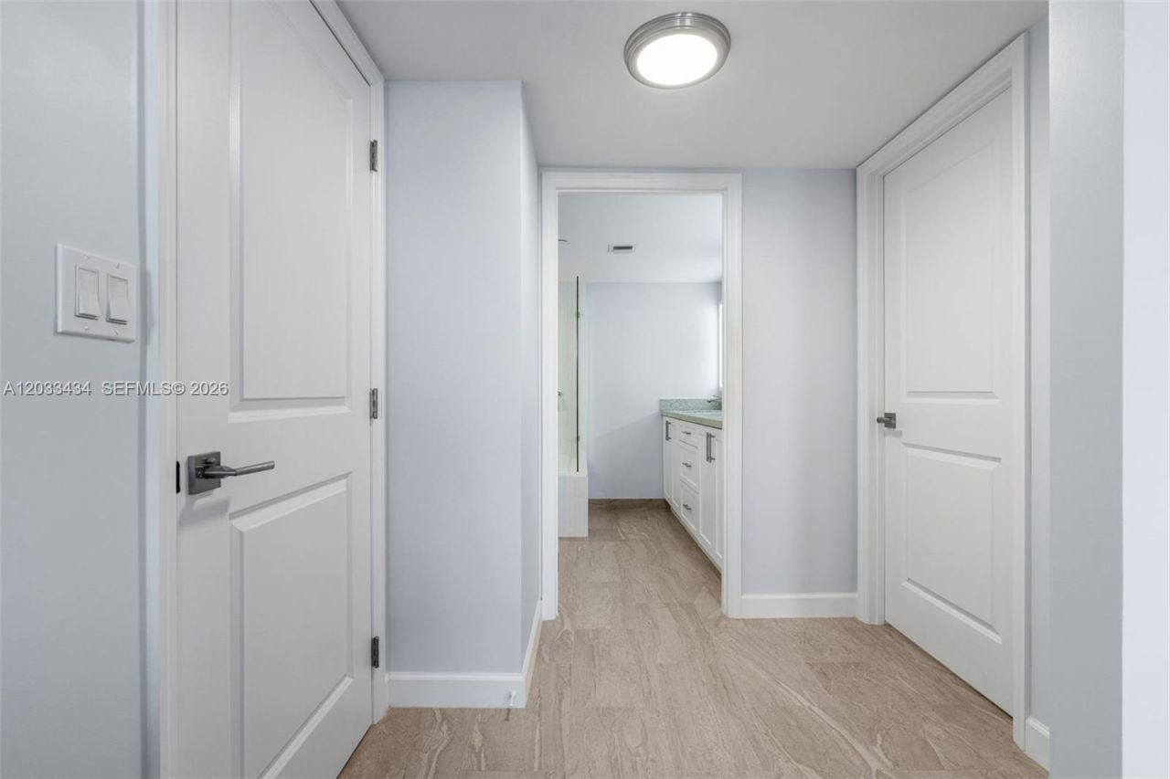 1000 Quayside Ter , Unit 1604, Miami, FL 33138 Photo