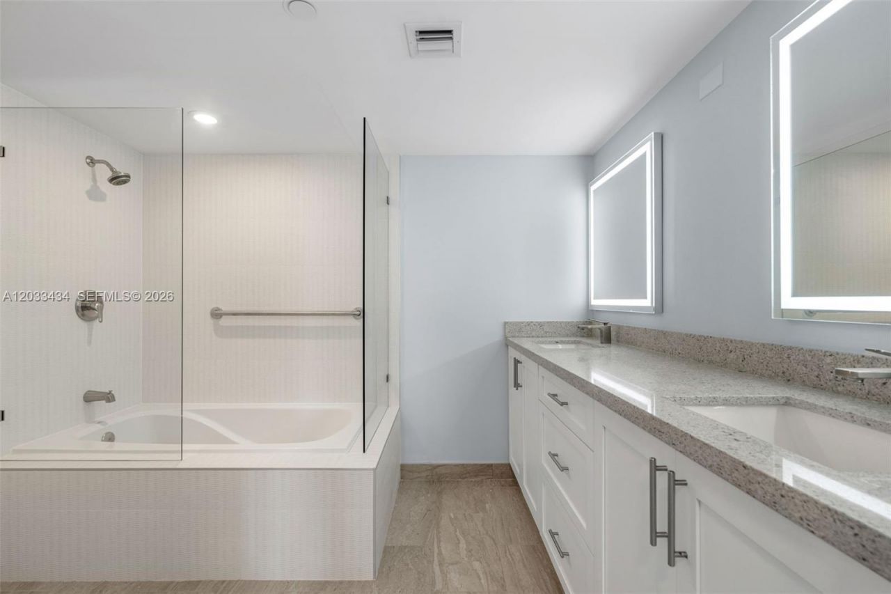 1000 Quayside Ter , Unit 1604, Miami, FL 33138 Photo