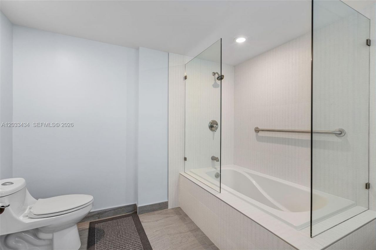 1000 Quayside Ter , Unit 1604, Miami, FL 33138 Photo