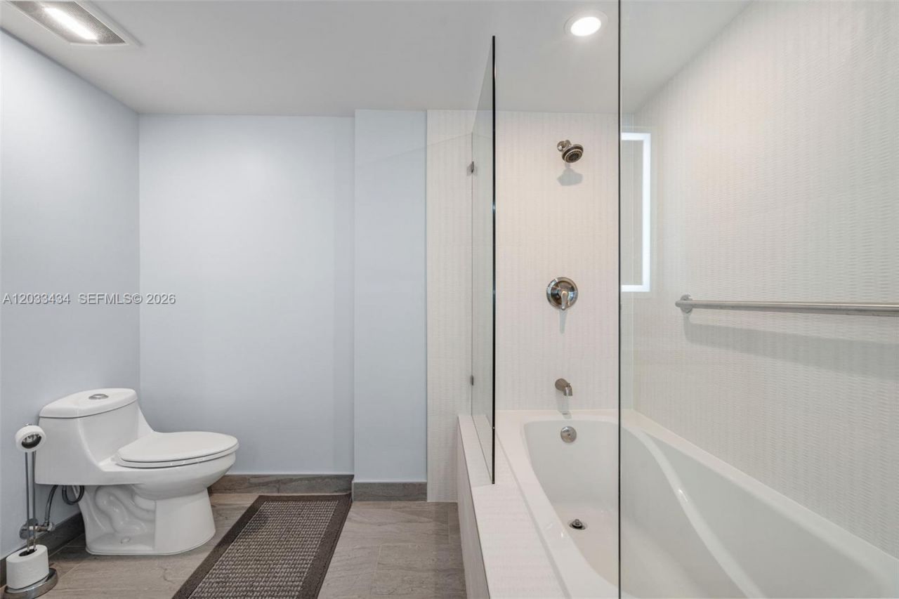 1000 Quayside Ter , Unit 1604, Miami, FL 33138 Photo
