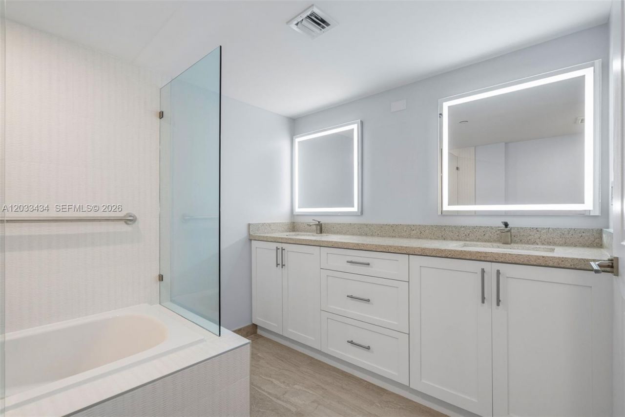 1000 Quayside Ter , Unit 1604, Miami, FL 33138 Photo