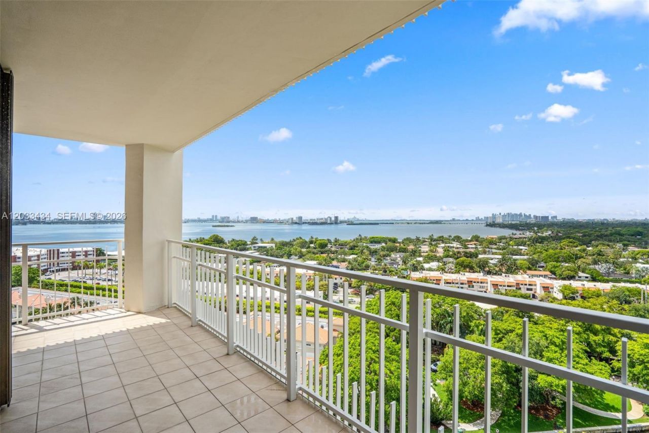 1000 Quayside Ter , Unit 1604, Miami, FL 33138 Photo