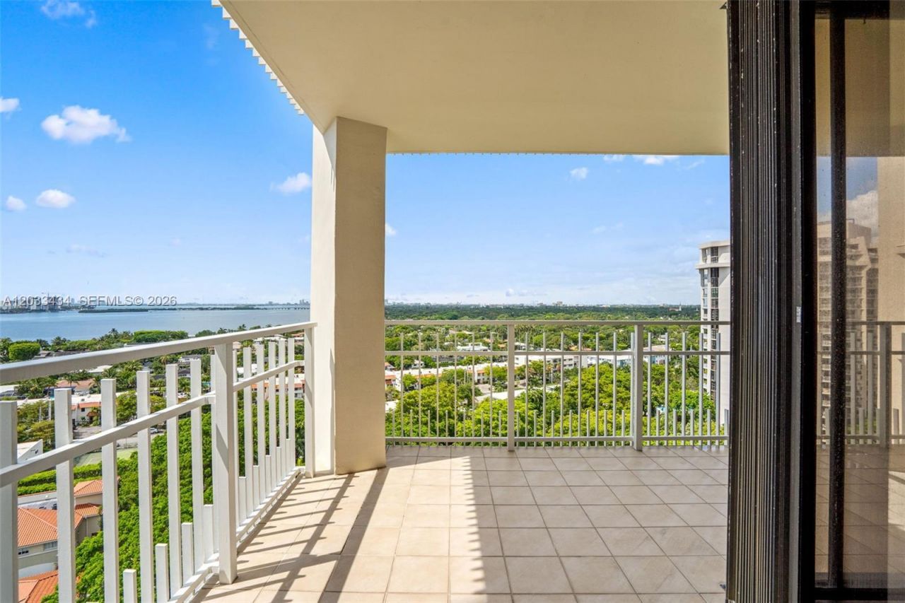 1000 Quayside Ter , Unit 1604, Miami, FL 33138 Photo