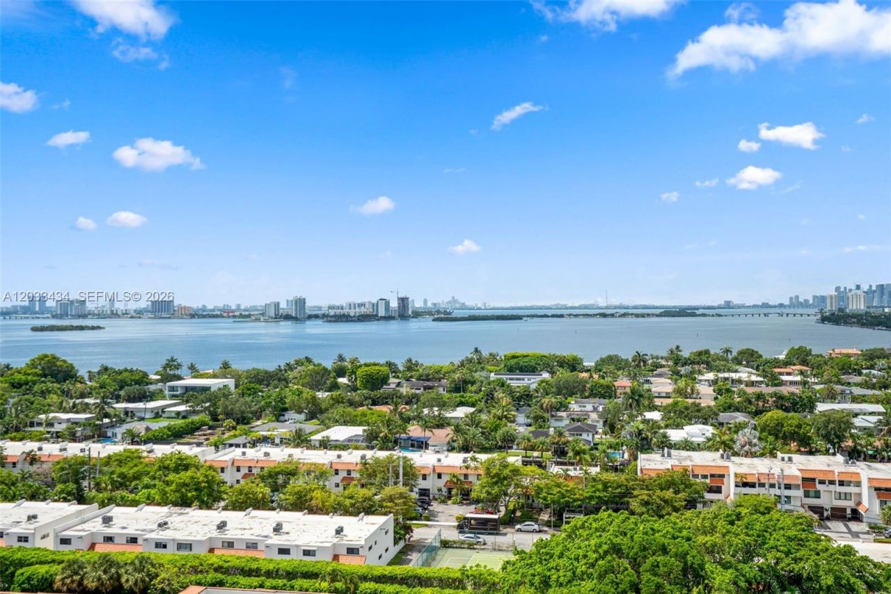 1000 Quayside Ter , Unit 1604, Miami, FL 33138 Photo
