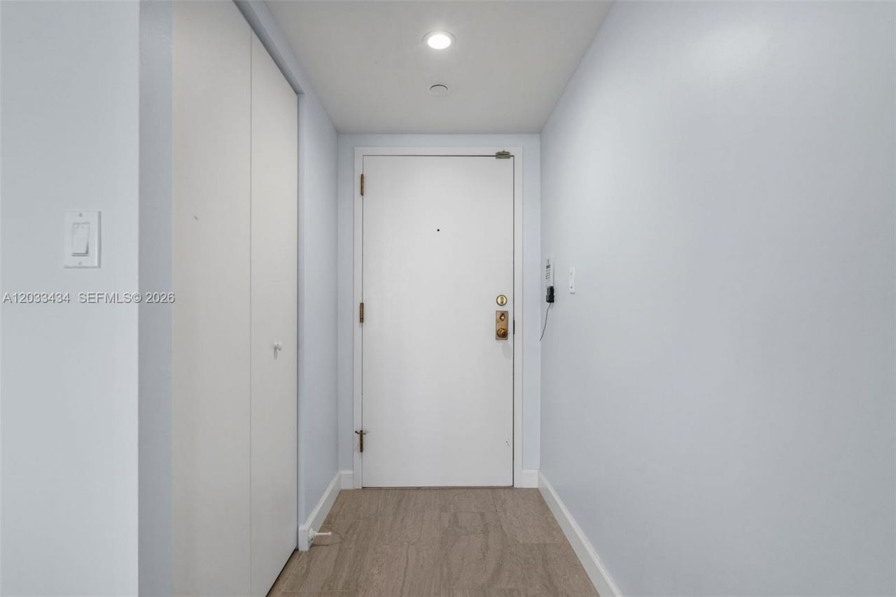 1000 Quayside Ter , Unit 1604, Miami, FL 33138 Photo