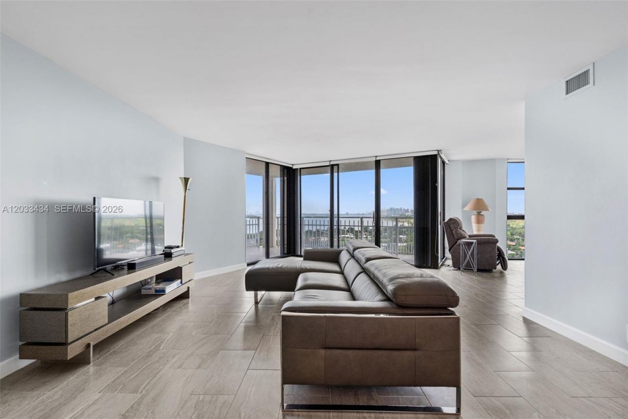 1000 Quayside Ter , Unit 1604, Miami, FL 33138 Photo