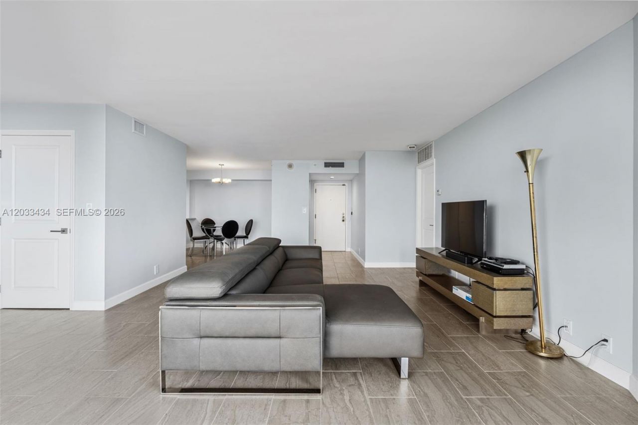 1000 Quayside Ter , Unit 1604, Miami, FL 33138 Photo