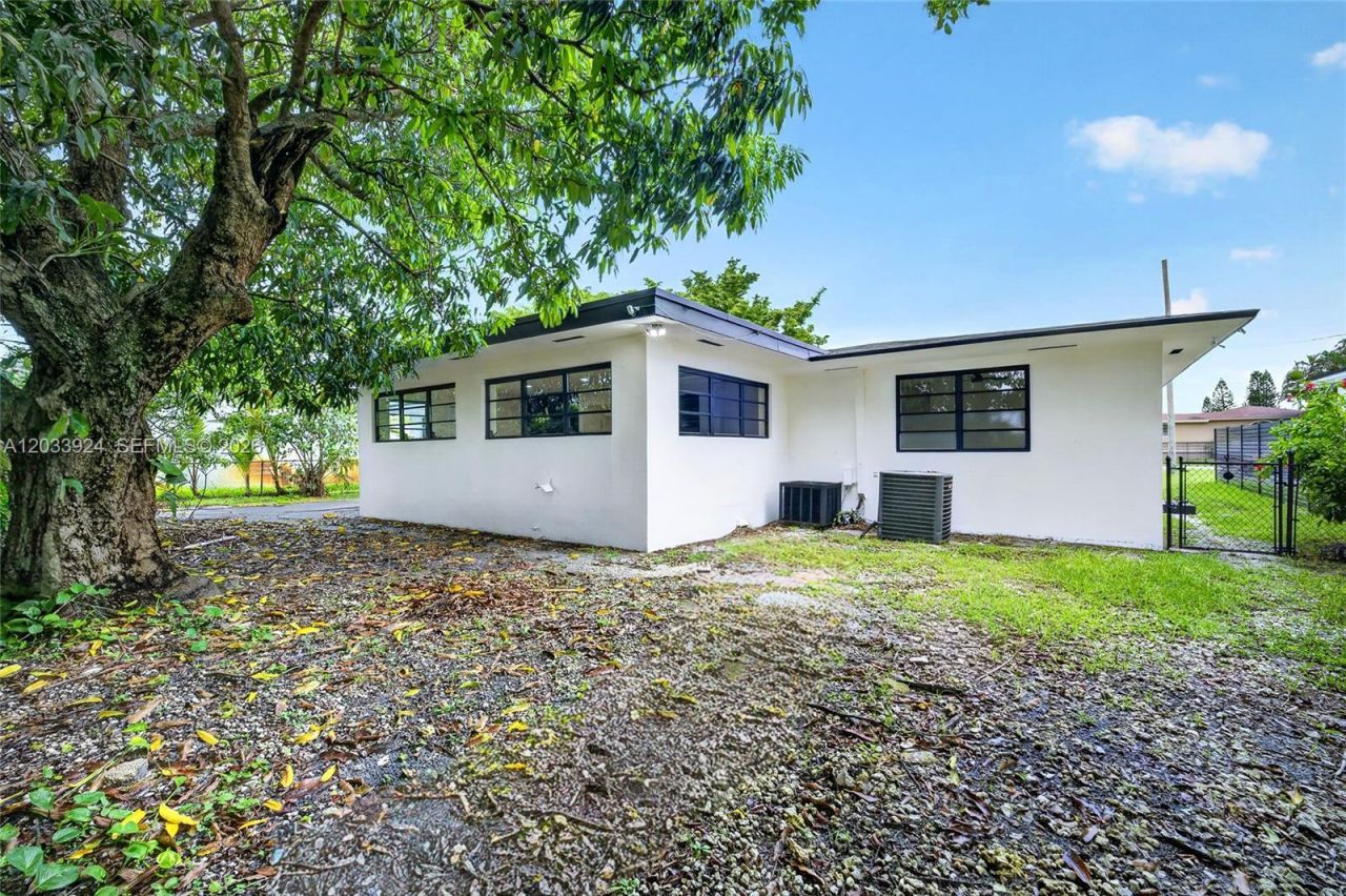 1170 NW 87th St, Miami, FL 33150 Photo