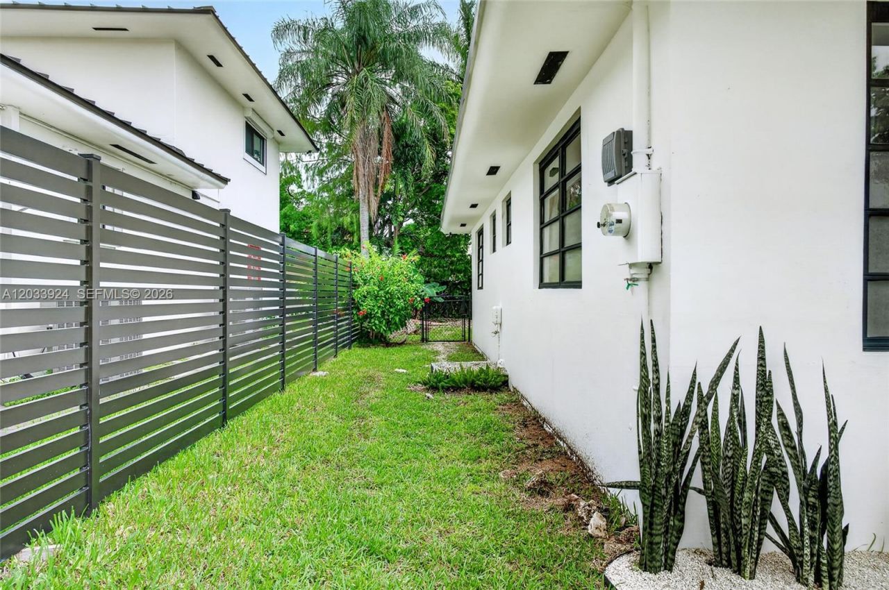 1170 NW 87th St, Miami, FL 33150 Photo
