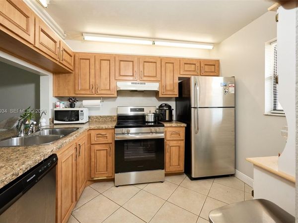 940 NW 104th Ave , Unit 203, Pembroke Pines, FL 33026