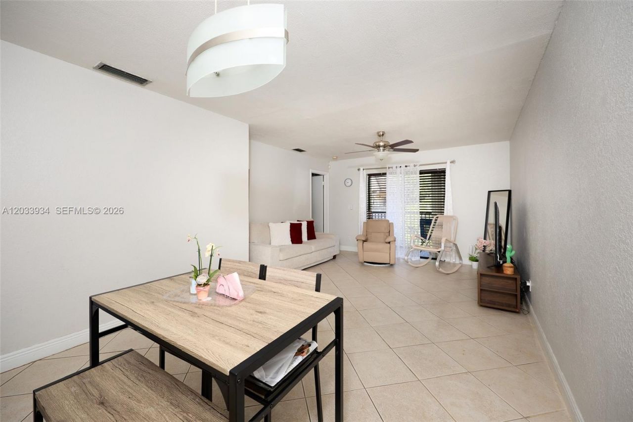 940 NW 104th Ave , Unit 203, Pembroke Pines, FL 33026 Photo