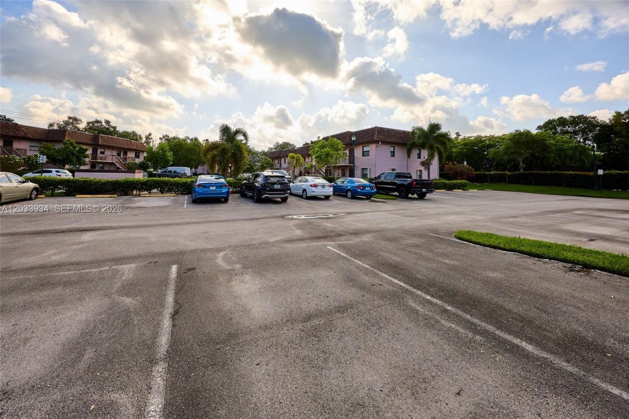 940 NW 104th Ave , Unit 203, Pembroke Pines, FL 33026 Photo