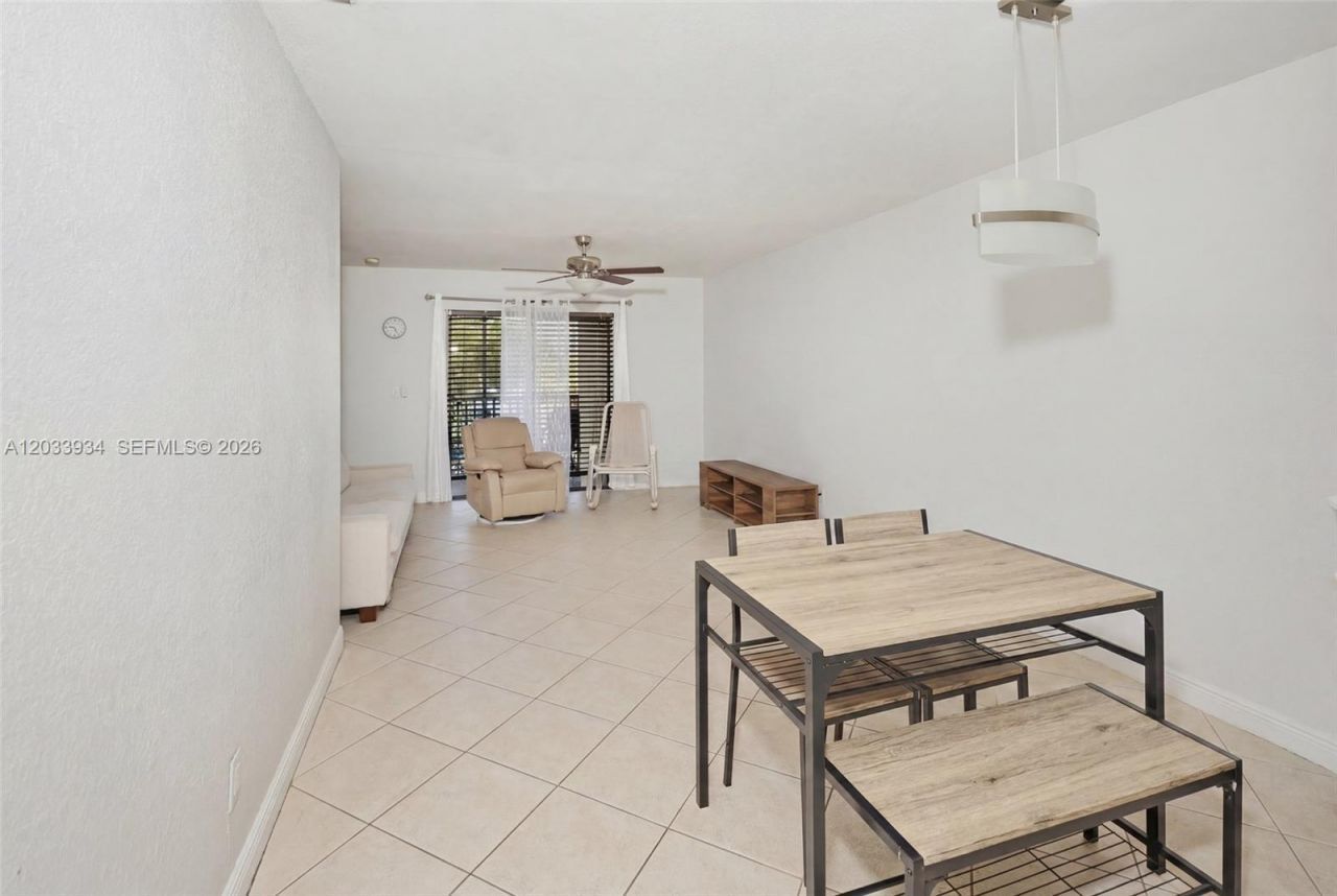 940 NW 104th Ave , Unit 203, Pembroke Pines, FL 33026 Photo