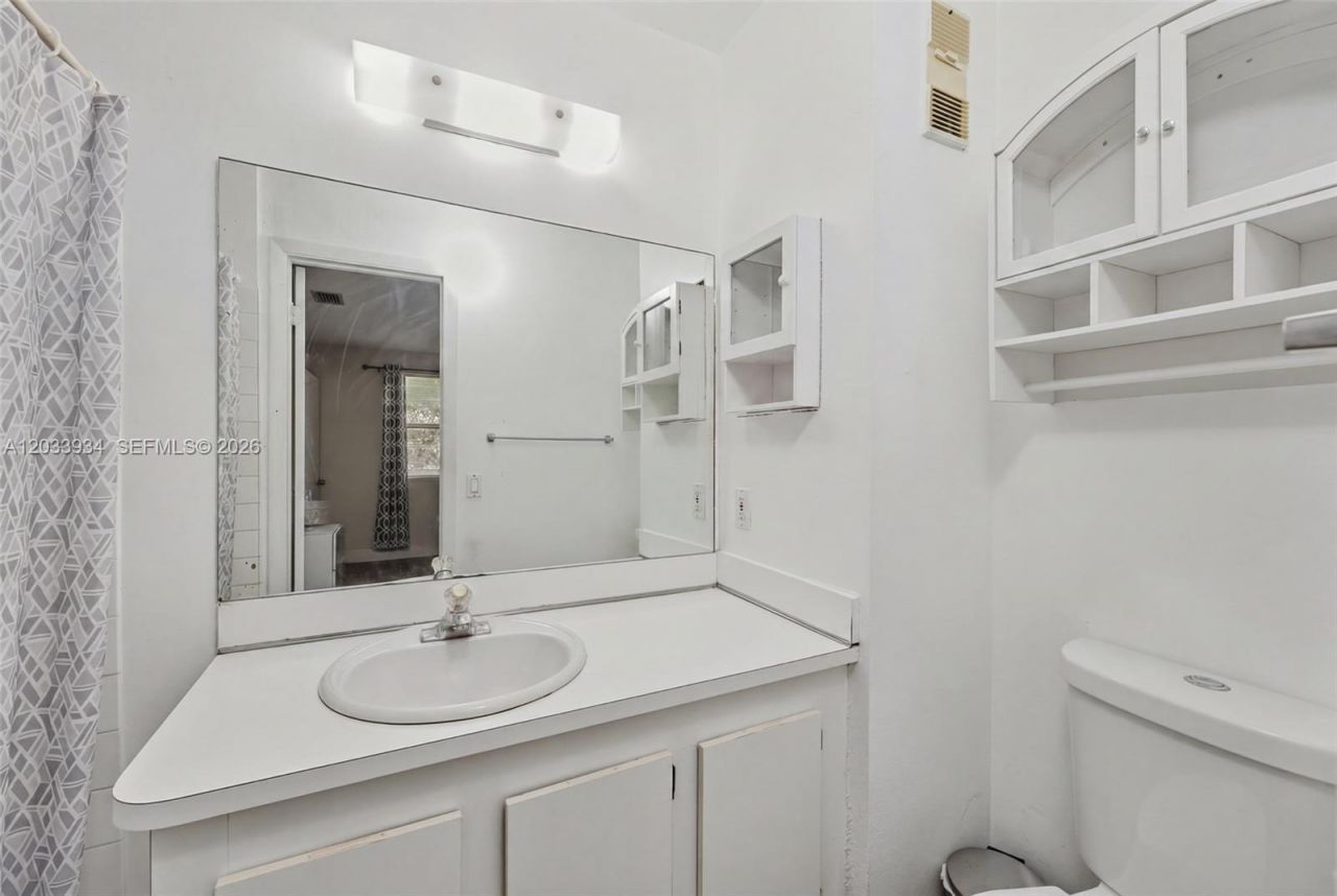 940 NW 104th Ave , Unit 203, Pembroke Pines, FL 33026 Photo