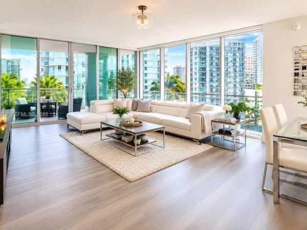 90 SW 3rd St , Unit 1413, Miami, FL 33130