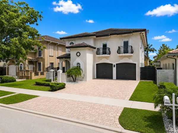 15651 SW 14th St , Miami, FL 33194