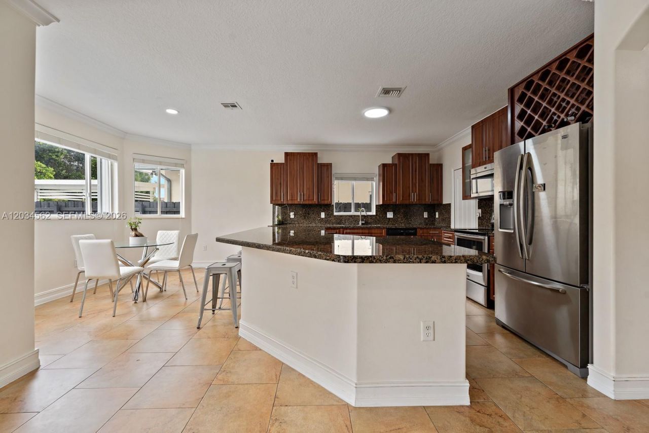 15651 SW 14th St , Miami, FL 33194 Photo
